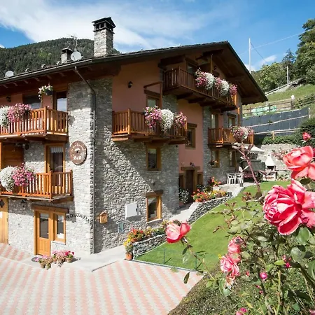 Au Coin Du Village Saint Nicolas